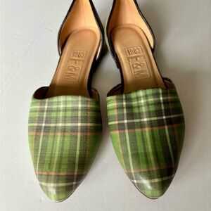 Women's Green Plaid Flats; NEW, ( No tag)